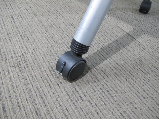 【送料無料 東京地区限定】4台セット ミーティングテーブル 会議テーブル 折りたたみテーブル 折り畳みテーブル フラップテーブル 1800×600×700 イトーキ TNX 国産 【中古オフィス家具】【中古】 - 画像 (5)