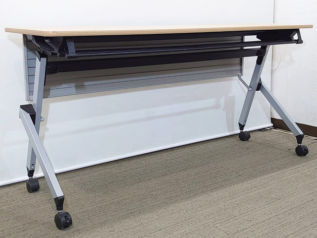 イトーキ 折りたたみテーブル 折り畳みテーブル ミーティングテーブル 会議テーブル スタックテーブル フォールディングテーブル スタッキングテーブル 会議用テーブル ITOKI HXシリーズ THP-184X-98 国産 W1800×D450×H720 【中古オフィス家具】【中古】 - 画像 (2)