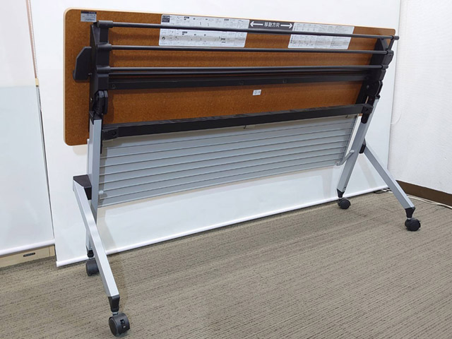 イトーキ 折りたたみテーブル 折り畳みテーブル ミーティングテーブル 会議テーブル スタックテーブル フォールディングテーブル スタッキングテーブル 会議用テーブル ITOKI HXシリーズ THP-184X-98 国産 W1800×D450×H720 【中古オフィス家具】【中古】 - 画像 (4)