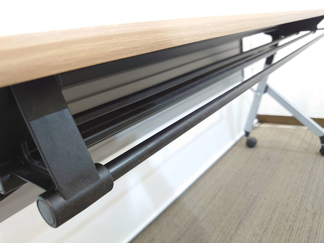 イトーキ 折りたたみテーブル 折り畳みテーブル ミーティングテーブル 会議テーブル スタックテーブル フォールディングテーブル スタッキングテーブル 会議用テーブル ITOKI HXシリーズ THP-184X-98 国産 W1800×D450×H720 【中古オフィス家具】【中古】 - 画像 (5)