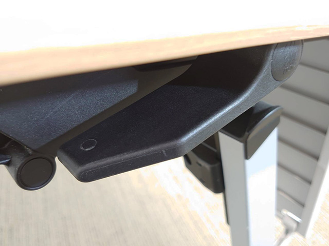イトーキ 折りたたみテーブル 折り畳みテーブル ミーティングテーブル 会議テーブル スタックテーブル フォールディングテーブル スタッキングテーブル 会議用テーブル ITOKI HXシリーズ THP-184X-98 国産 W1800×D450×H720 【中古オフィス家具】【中古】 - 画像 (6)