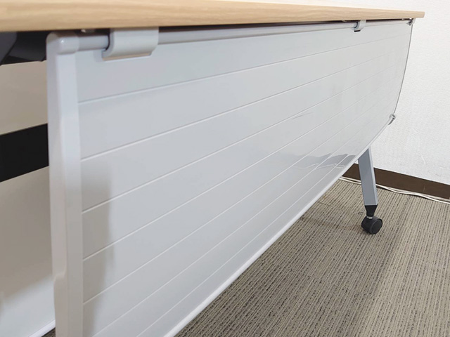 イトーキ 折りたたみテーブル 折り畳みテーブル ミーティングテーブル 会議テーブル スタックテーブル フォールディングテーブル スタッキングテーブル 会議用テーブル ITOKI HXシリーズ THP-184X-98 国産 W1800×D450×H720 【中古オフィス家具】【中古】 - 画像 (7)