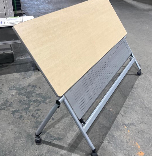 【送料無料 東京地区限定】4台セット ミーティングテーブル 会議テーブル 折りたたみテーブル 折り畳みテーブル フラップテーブル 1800×600×700 イトーキ TNX 国産 【中古オフィス家具】【中古】 - 画像 (2)