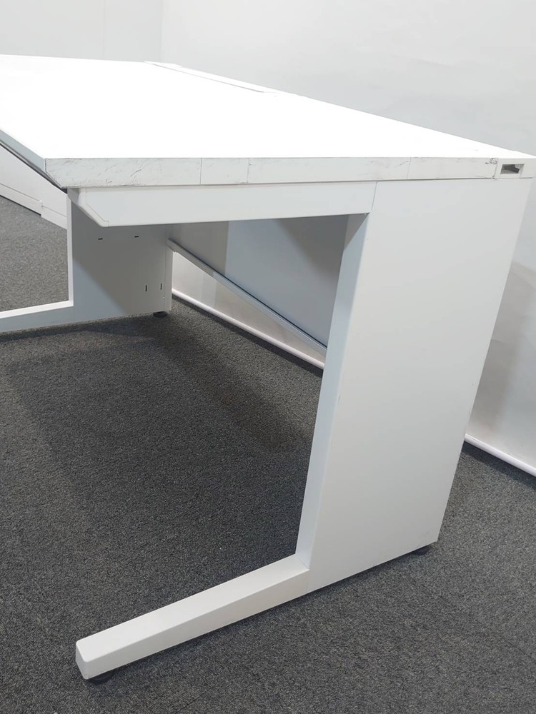 片袖机 片袖デスク オフィスデスク スチールデスク 事務机 事務デスク 平机 デスクワゴン サイドワゴン キャスターワゴン ホワイト色 デスクセット W1200×D700×H720 コクヨ SDP-ISN12FSAW イトーキ JF-046MPCB-W9 【中古オフィス家具】【中古】 - 画像 (9)