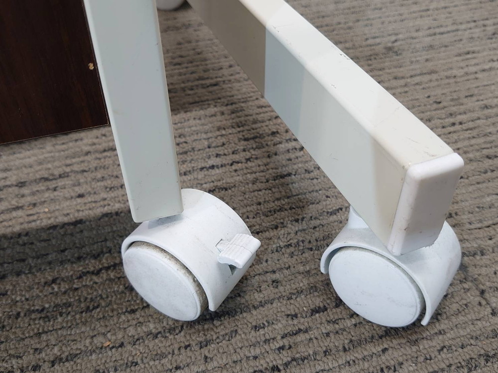 【東京地区限定 送料無料】 3連パーティション パーティション パーテーション 三つ折り 自立式 脚付き 自立パーティション 自立パーテーション キャスター付き キャスター脚 オフィス 衝立 間仕切り ついたて つい立 脚つき ブラウン色 W1865 折りたたみ時W710 【中古オフィス家具】【中古】 - 画像 (8)