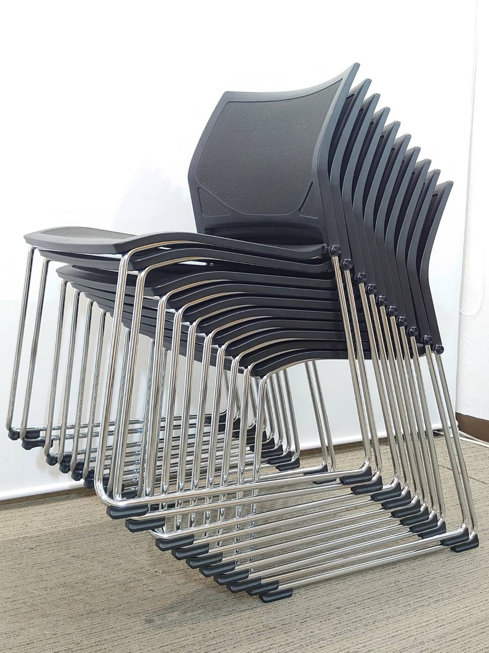 【送料無料 東京地区限定】 12脚セット サンケイ ミーティングチェア 会議チェア スタッキングチェア スタックチェア メッシュチェア 会議用チェア 会議椅子 ミーティング用チェア 会議用椅子 会議イス 多目的チェア 積み重ね可 国産 【中古オフィス家具】【中古】 - 画像 (2)