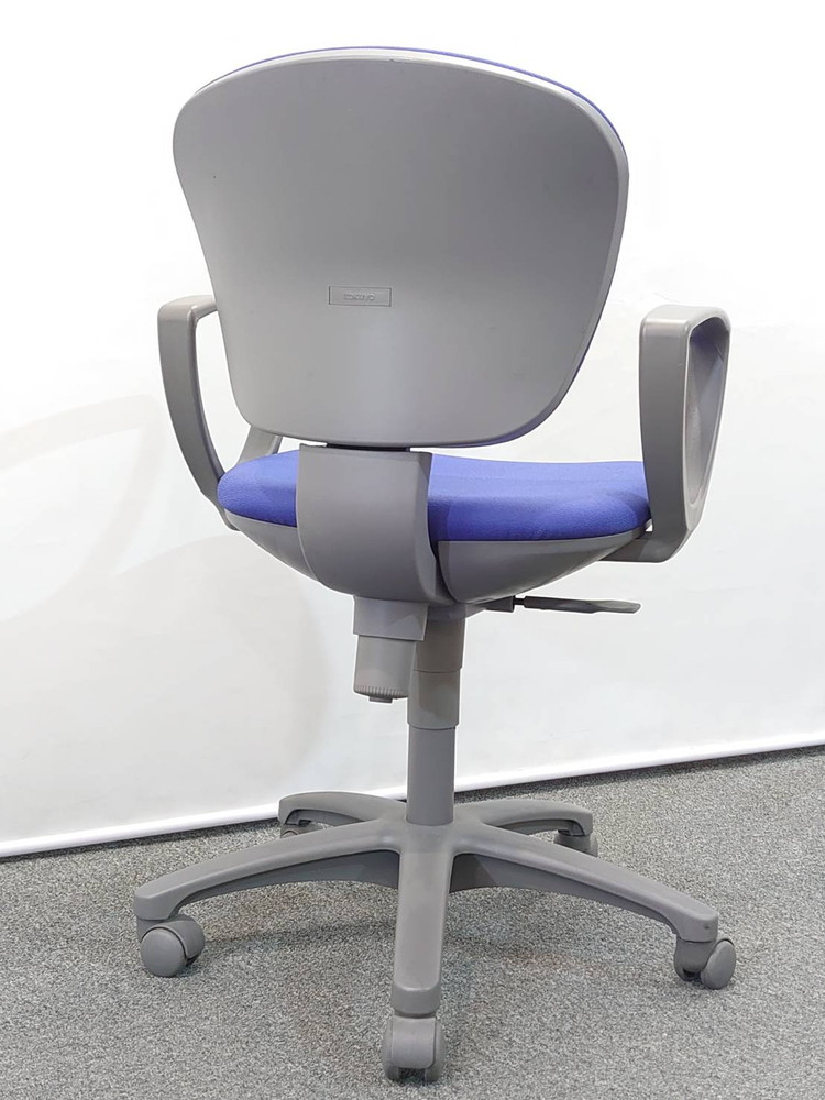 2脚セット コクヨ レグノ オフィスチェア デスクチェア 事務チェア キャスターチェア 事務イス ワークチェア 肘付き ひじ付き 役員チェア 事務いす ワーキングチェア タスクチェア PCチェア KOKUYO LEGNO 国産 【中古オフィス家具】【中古】 - 画像 (4)