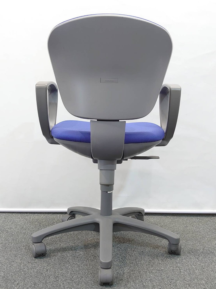 2脚セット コクヨ レグノ オフィスチェア デスクチェア 事務チェア キャスターチェア 事務イス ワークチェア 肘付き ひじ付き 役員チェア 事務いす ワーキングチェア タスクチェア PCチェア KOKUYO LEGNO 国産 【中古オフィス家具】【中古】 - 画像 (6)