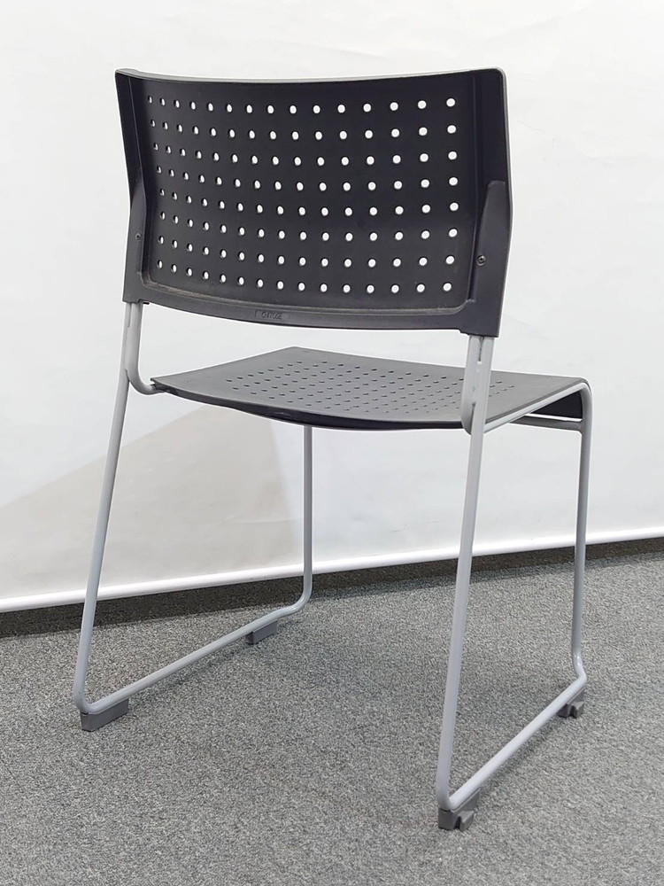 【送料無料 地域限定】 4脚セット アイリスチトセ ミーティングチェア 会議チェア スタッキングチェア スタックチェア 会議用チェア 会議椅子 ミーティング用チェア ASL-110PP ブラック色 【中古オフィス家具】【中古】 - 画像 (4)