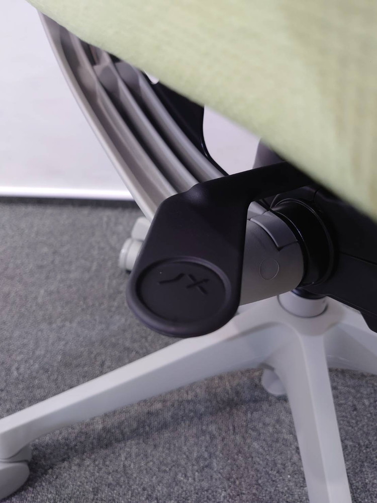 【新品】 18脚入荷 2021年製 オカムラ ヴィスコンテ ピスタチオグリーン 肘無し ローバック オフィスチェア デスクチェア メッシュチェア CWA4BA FEA6 キャスターチェア 事務椅子 ワークチェア オフィスシーティング ビスコンテ okamura Visconte 国産 【送料無料 地域限定】 【新古品】 【中古】 【新品オフィス家具】 - 画像 (5)