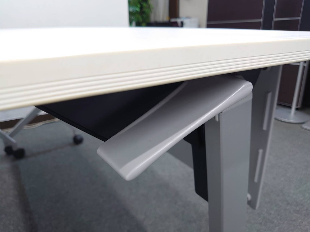 コクヨ 会議テーブル 2台セット 折りたたみテーブル 折り畳みテーブル ミーティングテーブル スタックテーブル フォールディングテーブル スタッキングテーブル ホワイト色 W1500×D450×H720 KOKUYO KTTシリーズ 国産 KTT-1202PAWNN 【中古オフィス家具】【中古】 - 画像 (7)