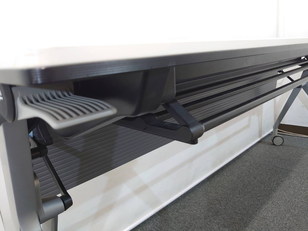 【美品】 会議テーブル 2台セット オカムラ インターアクト NTシリーズ 折りたたみテーブル 折り畳みテーブル 平行スタックテーブル ミーティングテーブル スタックテーブル フォールディングテーブル スタッキングテーブル 81B4HA MH47 W1800×D450×H720 【中古オフィス家具】【中古】 - 画像 (7)