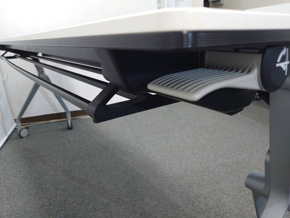 会議テーブル 2台セット オカムラ インターアクト NTシリーズ 幕板無し 折りたたみテーブル 折り畳みテーブル 平行スタックテーブル ミーティングテーブル フォールディングテーブル スタッキングテーブル 81B4HA MH47 W1800×D450×H720 【中古オフィス家具】【中古】 - 画像 (7)