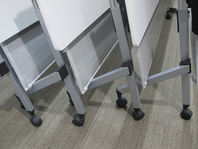 【送料無料 東京地区限定】6台セット イトーキ 折りたたみテーブル 折り畳みテーブル ミーティングテーブル 会議テーブル スタックテーブル W1800×D600 THP-186X1-W9 ITOKI HXシリーズ 【中古オフィス家具】【中古】 - 画像 (4)