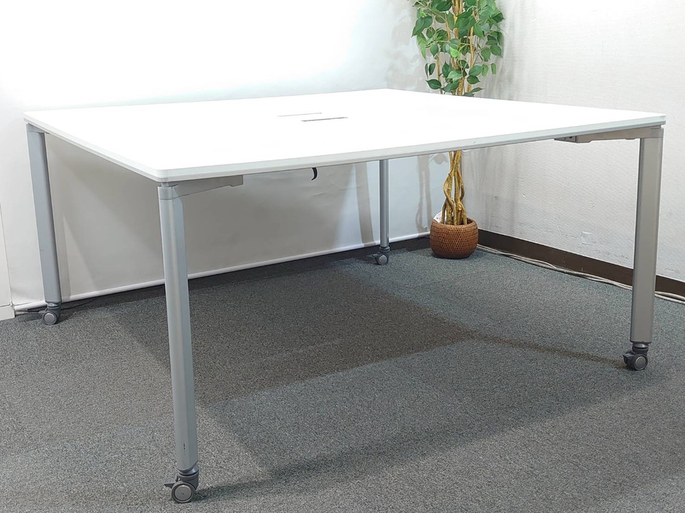 【送料無料 地域限定】会議テーブル W1400 コクヨ ワークソート ワークテーブル フリーアドレス 可動式 ミーティングテーブル 会議テーブル SDT-WS1414PAW 大型テーブル オフィステーブル OAテーブル 会議机 コードホール キャスター付き ワークデスク 角型 KOKUYO 国産 【中古オフィス家具】【中古】