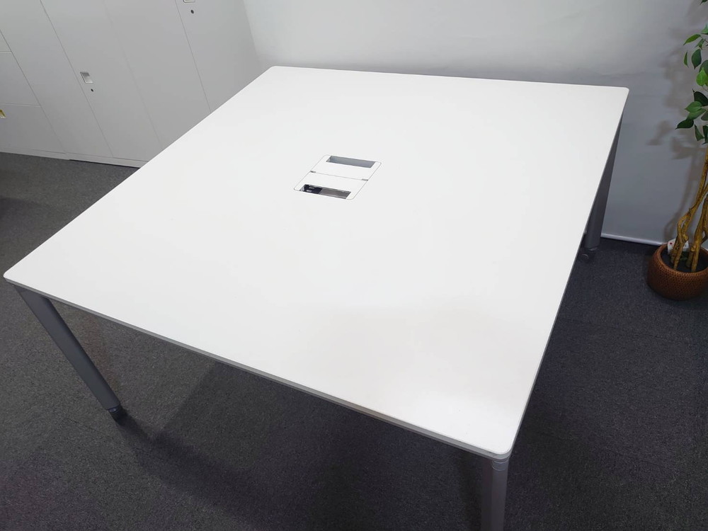 【送料無料 地域限定】会議テーブル W1400 コクヨ ワークソート ワークテーブル フリーアドレス 可動式 ミーティングテーブル 会議テーブル SDT-WS1414PAW 大型テーブル オフィステーブル OAテーブル 会議机 コードホール キャスター付き ワークデスク 角型 KOKUYO 国産 【中古オフィス家具】【中古】 - 画像 (3)