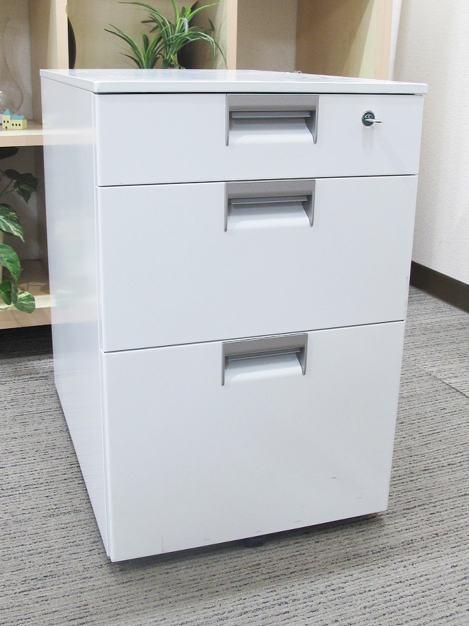 在庫多数 100席分 フリーアドレス 送料無料 4名用 フリアド コクヨ ワークソート W1400×2台 フリアド 平机 片袖机 可動式 オフィステーブル ミーティングテーブル 会議テーブル 多目的テーブル SDT-WS1414PAW 開業セット 国産 【中古オフィス家具】【中古】オフィスパートナー - 画像 (12)