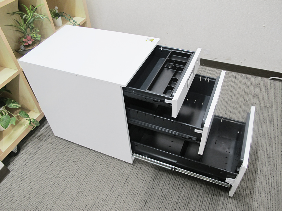 在庫多数 100席分 フリーアドレス 送料無料 4名用 フリアド コクヨ ワークソート W1400×2台 フリアド 平机 片袖机 可動式 オフィステーブル ミーティングテーブル 会議テーブル 多目的テーブル SDT-WS1414PAW 開業セット 国産 【中古オフィス家具】【中古】オフィスパートナー - 画像 (13)