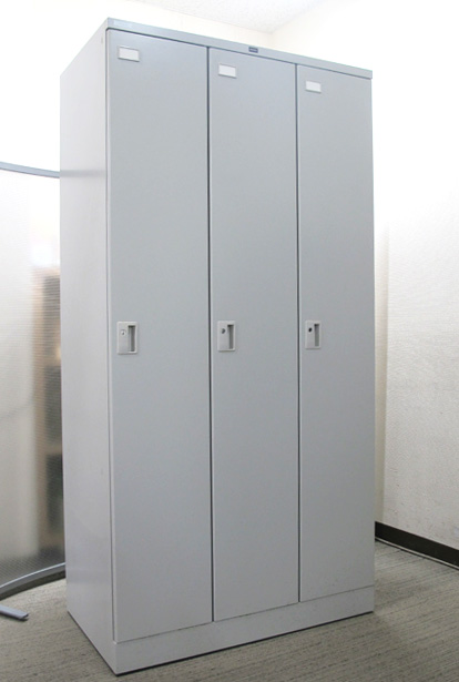 【店頭引き渡し限定】 カギ付き 鍵付き ３名用 オフィスロッカー オフィス用ロッカー スチール製ロッカー ロッカー ３人用ロッカー ３名用ロッカー スチールロッカー 更衣ロッカー ウチダ UCHIDA 国産 【中古オフィス家具】【中古】
