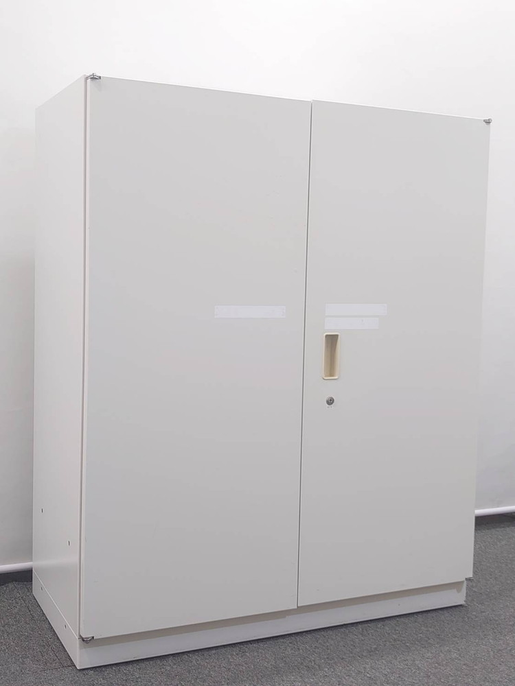 【送料無料 東京地区限定】レターケース 扉付プラスチックキャビネット B4 2列16段 浅型 深型 コンビ型 書類ケース 整理ケース トレーキャビネット 書類整理庫 キャビネット 保管庫 両開き書庫 両開き扉 スチール書庫【中古オフィス家具】【中古】 - 画像 (2)