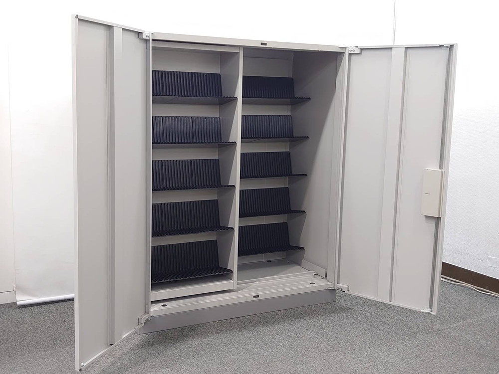 カギ付き 鍵付き キャビネット 鍵付きCDキャビネット W900 ホワイト色 ITOKI 国産 CDキャビネット 鍵付きCDキャビネット 両開き扉 5段 イトーキ シンライン HTM-109HCS-WE【中古オフィス家具】【中古】 - 画像 (2)