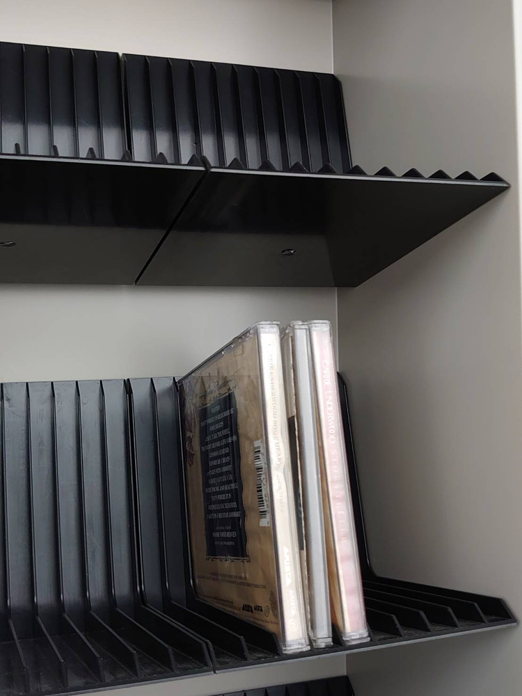 カギ付き 鍵付き キャビネット 鍵付きCDキャビネット W900 ホワイト色 ITOKI 国産 CDキャビネット 鍵付きCDキャビネット 両開き扉 5段 イトーキ シンライン HTM-109HCS-WE【中古オフィス家具】【中古】 - 画像 (5)