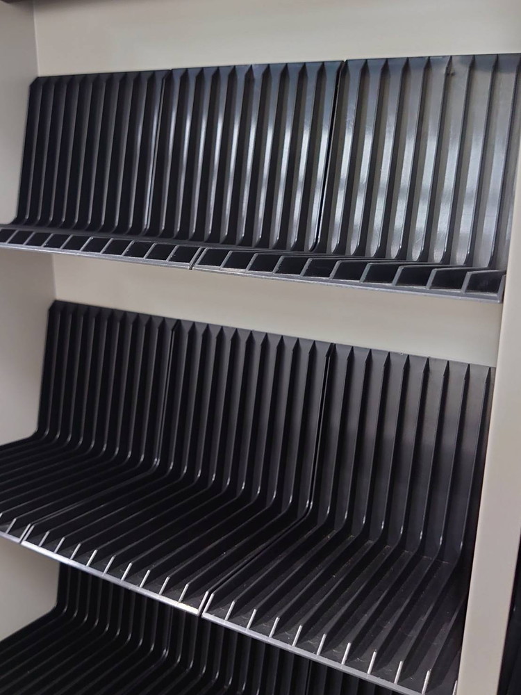 カギ付き 鍵付き キャビネット 鍵付きCDキャビネット W900 ホワイト色 ITOKI 国産 CDキャビネット 鍵付きCDキャビネット 両開き扉 5段 イトーキ シンライン HTM-109HCS-WE【中古オフィス家具】【中古】 - 画像 (6)