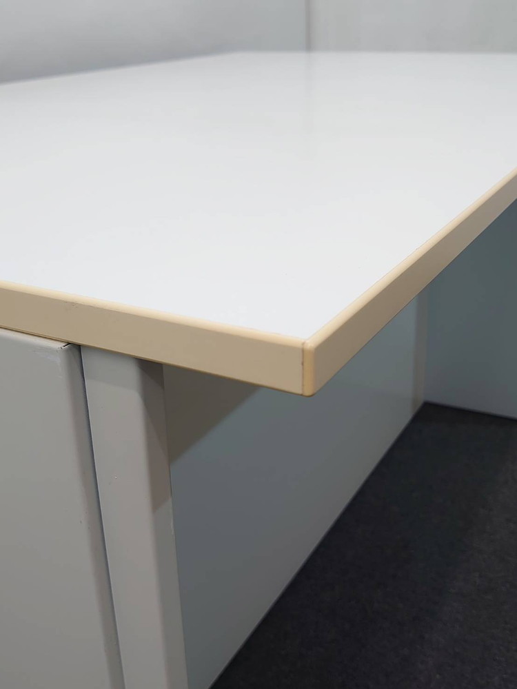 受付セット ローカウンター カウンター SC-L12-T プラス W1250×D750×H700 会議チェア ミーティングチェア ファシス 4人用 4名用 会議セット 案内セット 平行スタックチェア ネスタブルチェア ネスティングチェア FURSYS PLUS ch-00913 s4h-00303 【中古オフィス家具】【中古】 - 画像 (8)