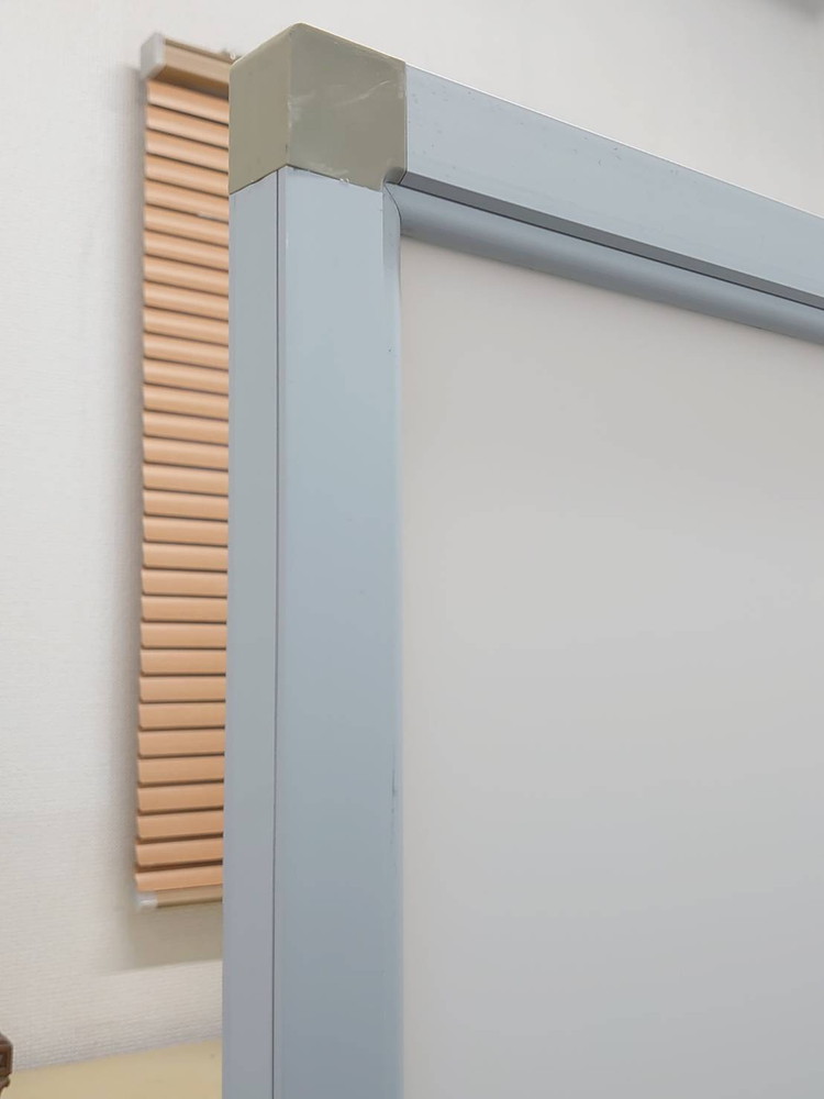 【法人限定送料無料】 パーティション パーテーション W800 D400 H1620 自立パーティション 自立パーテーション 分解発送 要組立品 目隠し 脚付きパーティション キャスター脚 衝立 ついたて 間仕切り ホワイト色 【中古オフィス家具】【中古】 - 画像 (4)