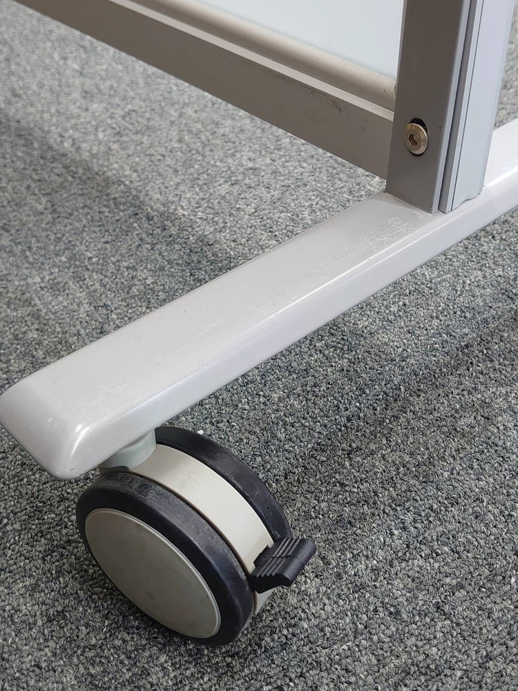 【法人限定送料無料】 パーティション パーテーション W800 D400 H1620 自立パーティション 自立パーテーション 分解発送 要組立品 目隠し 脚付きパーティション キャスター脚 衝立 ついたて 間仕切り ホワイト色 【中古オフィス家具】【中古】 - 画像 (5)