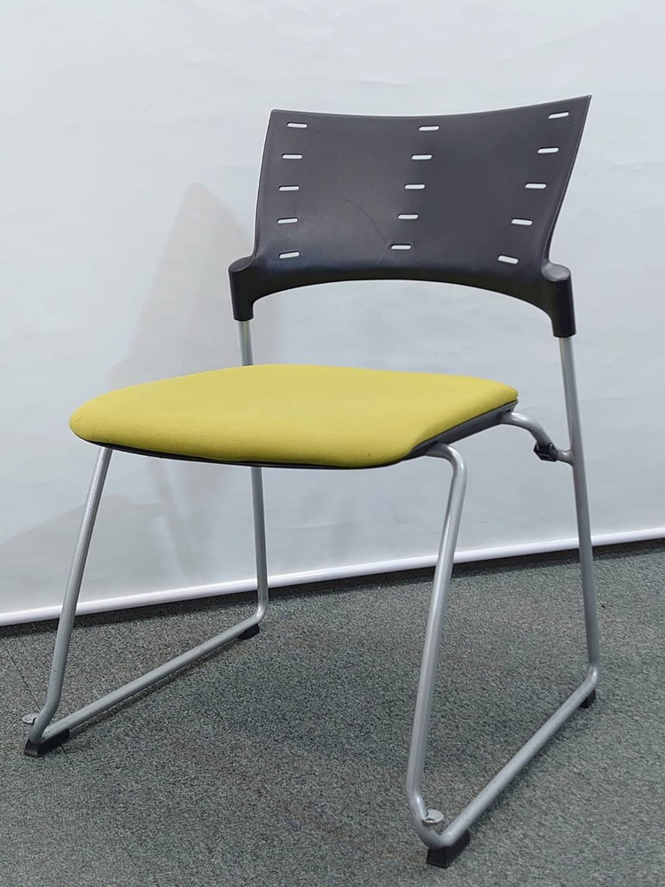 【送料無料 東京地区限定】 イトーキ マノス 14脚セット KLD-330GB-ZTQ6 マノスチェア 会議チェア ミーティングチェア スタッキングチェア スタックチェア ループ脚チェア 多目的チェア 積み重ねチェア ITOKI MANOSS【中古オフィス家具】【中古】 - 画像 (4)