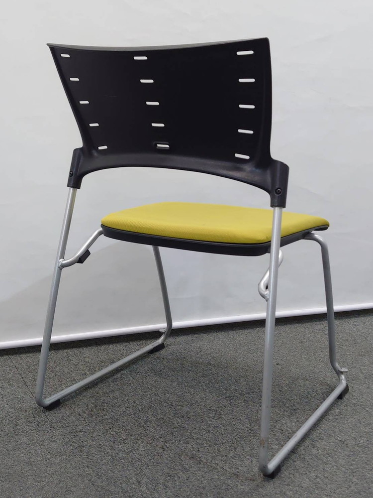 【送料無料 東京地区限定】 イトーキ マノス 14脚セット KLD-330GB-ZTQ6 マノスチェア 会議チェア ミーティングチェア スタッキングチェア スタックチェア ループ脚チェア 多目的チェア 積み重ねチェア ITOKI MANOSS【中古オフィス家具】【中古】 - 画像 (5)