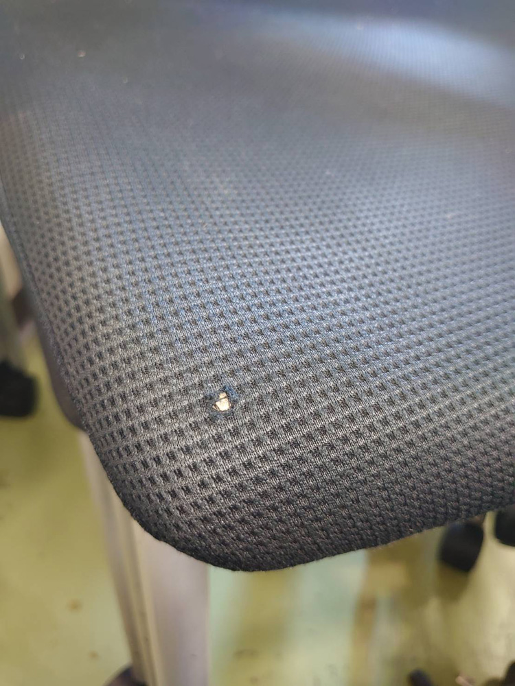 【送料無料 地域限定】 訳あり特価 4脚セット コクヨ プロッティ ミーティングチェア 会議チェア 会議用チェア 会議椅子 スタッキングチェア スタックチェア CK-5870 ブラック色 KOKUYO 【中古オフィス家具】【中古】 - 画像 (9)