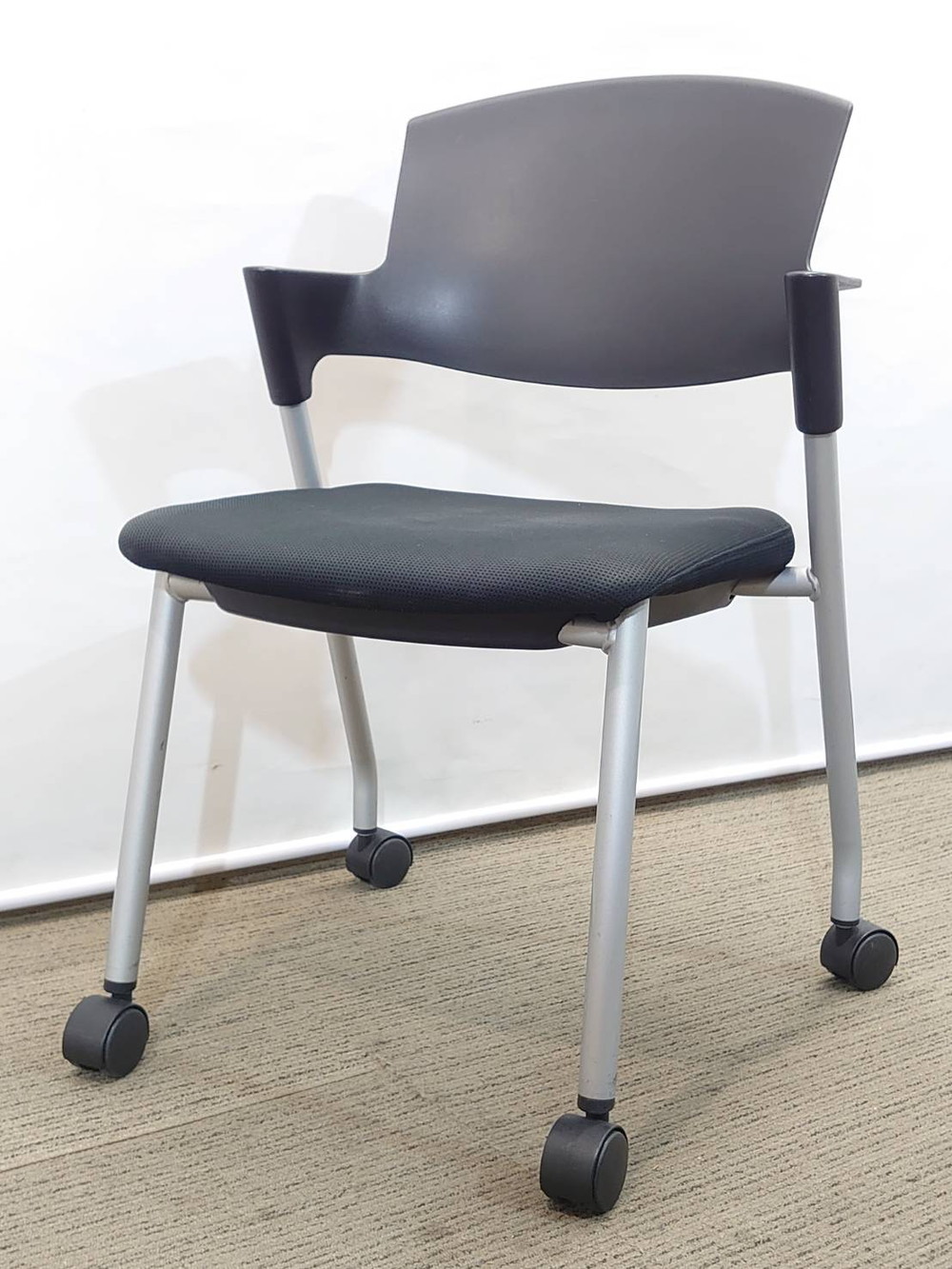 【送料無料 地域限定】 訳あり特価 4脚セット コクヨ プロッティ ミーティングチェア 会議チェア 会議用チェア 会議椅子 スタッキングチェア スタックチェア CK-5870 ブラック色 KOKUYO 【中古オフィス家具】【中古】 - 画像 (2)