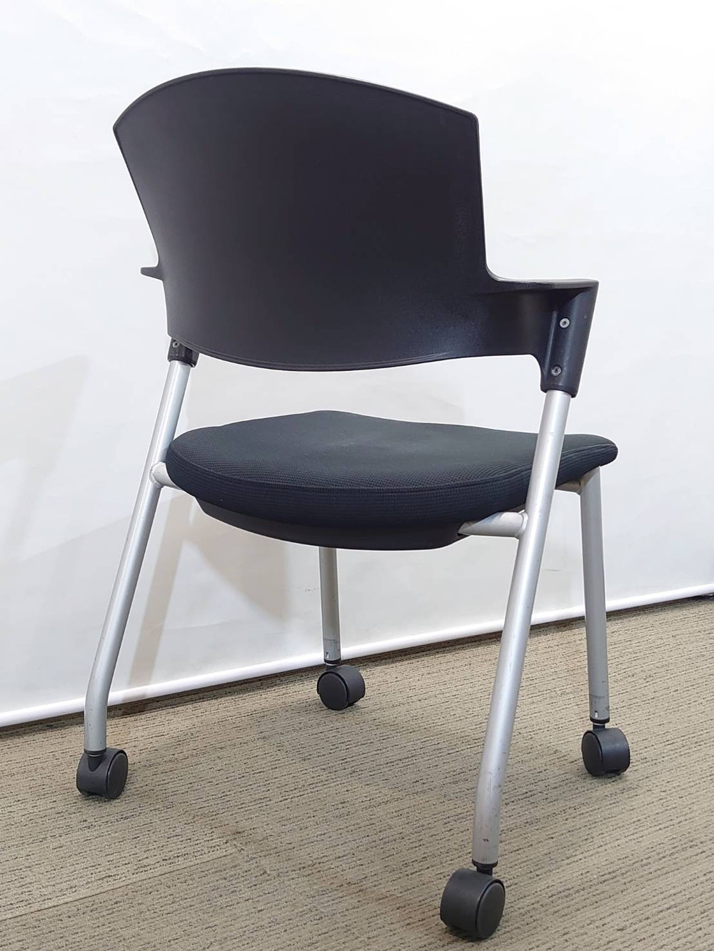 【送料無料 地域限定】 訳あり特価 4脚セット コクヨ プロッティ ミーティングチェア 会議チェア 会議用チェア 会議椅子 スタッキングチェア スタックチェア CK-5870 ブラック色 KOKUYO 【中古オフィス家具】【中古】 - 画像 (3)
