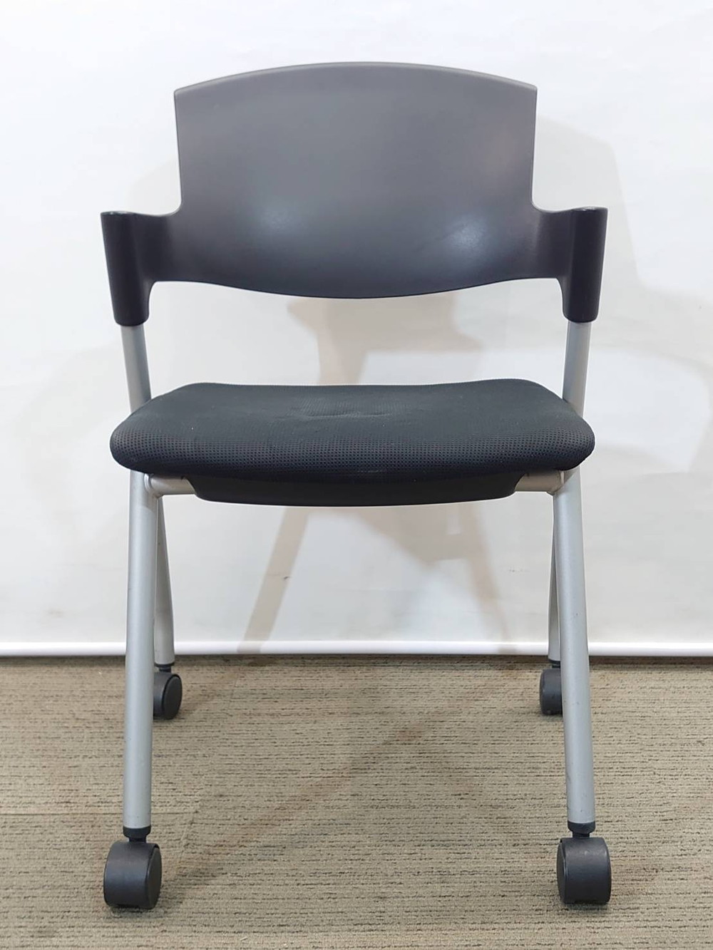 【送料無料 地域限定】 訳あり特価 4脚セット コクヨ プロッティ ミーティングチェア 会議チェア 会議用チェア 会議椅子 スタッキングチェア スタックチェア CK-5870 ブラック色 KOKUYO 【中古オフィス家具】【中古】 - 画像 (4)