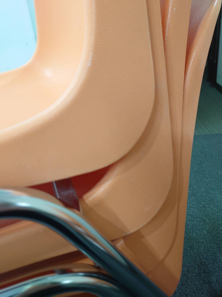 【送料無料 地域限定】 MOD ELENA スタッキングチェア 8脚セット 樹脂製 オレンジ色 イタリア製 スタックチェア 積み重ね椅子 会議チェア ミーティングチェア 積み重ねチェア モッド エレナ 【中古オフィス家具】【中古】 - 画像 (9)