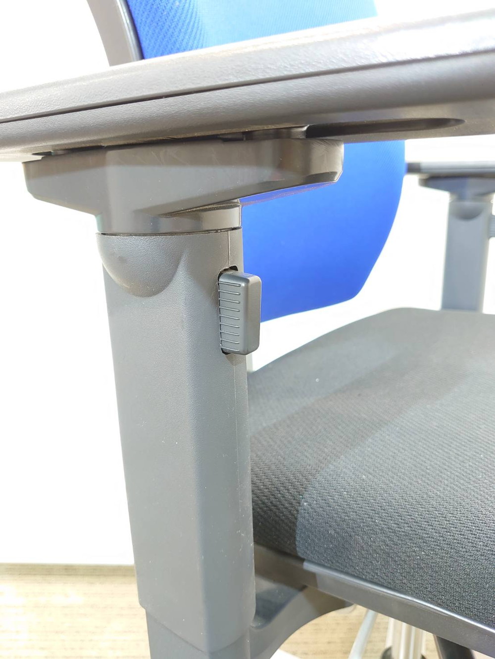 【中古】Ludio 国産 オフィスチェア キャスターチェア 肘付き - 画像 (11)