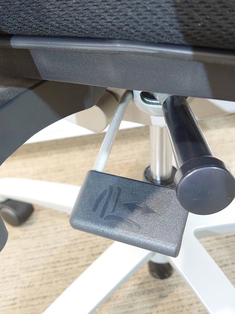 【中古】Ludio 国産 オフィスチェア キャスターチェア 肘付き - 画像 (8)