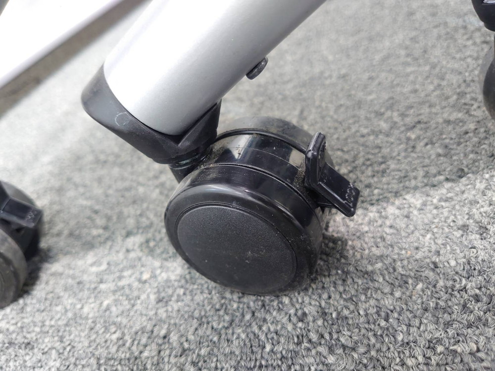 【送料無料 東京地区限定】【8台あり】4台セット オカムラ ネスティア 折りたたみテーブル 折り畳みテーブル ミーティングテーブル 会議テーブル スタックテーブル フォールディングテーブル スタッキングテーブル 会議用テーブル - 画像 (10)