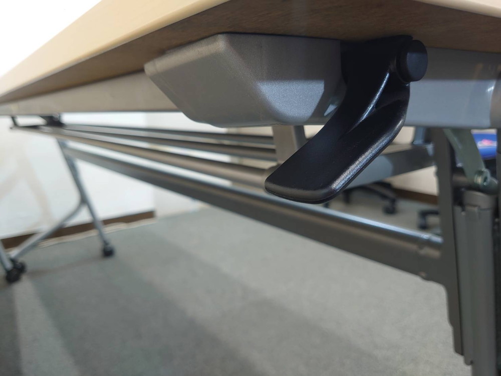 【送料無料 東京地区限定】【8台あり】4台セット オカムラ ネスティア 折りたたみテーブル 折り畳みテーブル ミーティングテーブル 会議テーブル スタックテーブル フォールディングテーブル スタッキングテーブル 会議用テーブル - 画像 (7)