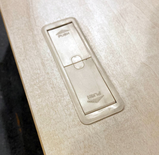 【送料無料 東京地区限定】5台セット イトーキ リリッシュ 折りたたみテーブル 折り畳みテーブル 平行スタックテーブル ミーティングテーブル 会議テーブル スタックテーブル フォールディングテーブル スタッキングテーブル W1500×D450×H700 【中古オフィス家具】【中古】 - 画像 (4)