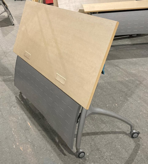 【送料無料 東京地区限定】5台セット イトーキ リリッシュ 折りたたみテーブル 折り畳みテーブル 平行スタックテーブル ミーティングテーブル 会議テーブル スタックテーブル フォールディングテーブル スタッキングテーブル W1500×D450×H700 【中古オフィス家具】【中古】 - 画像 (5)