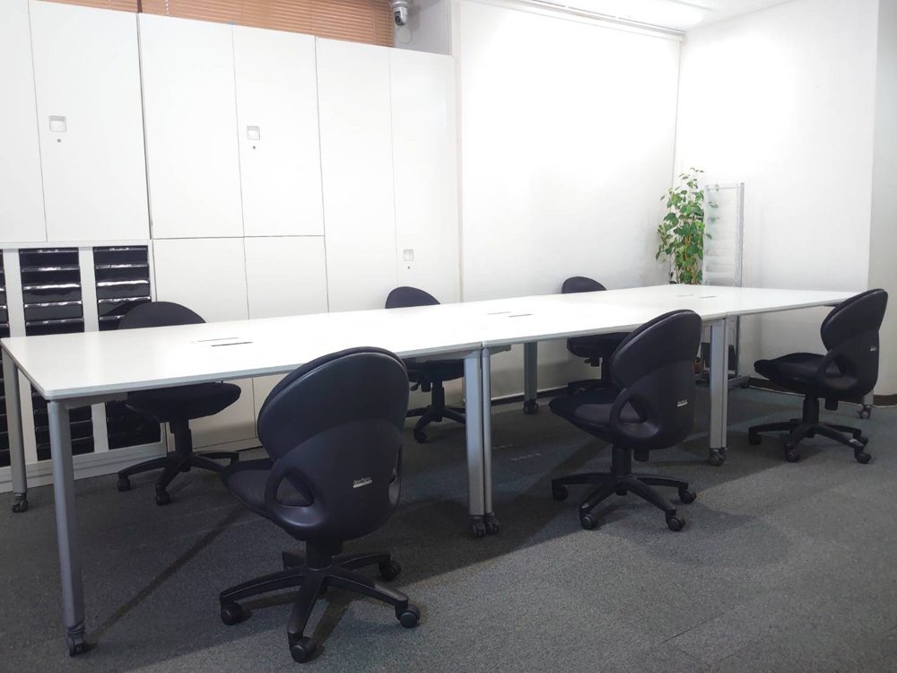 【送料無料 地域限定】 6人用 フリーアドレス デスクセット コクヨ ワークソート ワークテーブルセット W1400×3台 フリアド 平机 可動式 オフィスデスク オフィステーブル ミーティングテーブル 会議テーブル 多目的テーブル SDT-WS1414PAW 開業セット 国産 オフィス家具セット 【中古オフィス家具】【中古】 - 画像 (4)