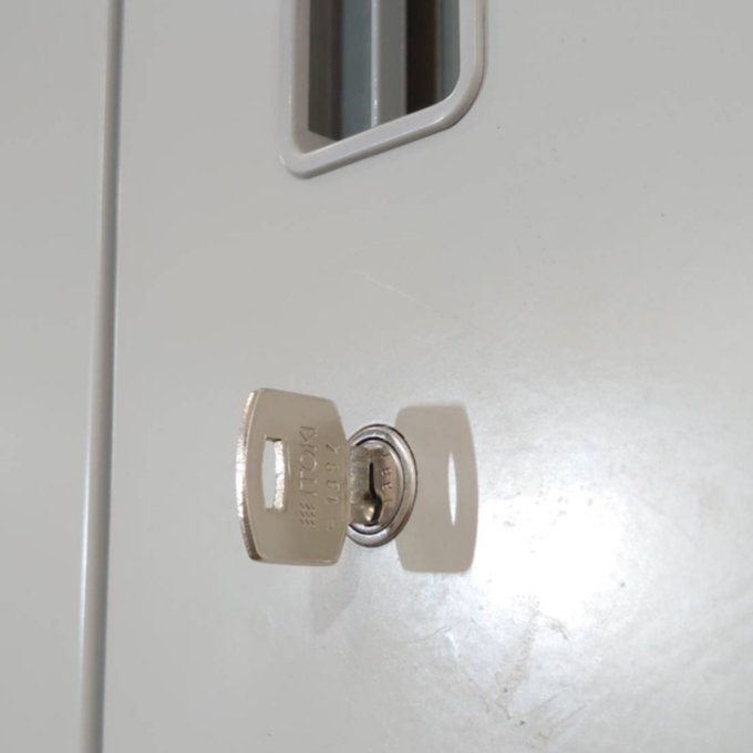 【美品】イトーキ シンライン 上下書庫 引き違い書庫 ラテラル書庫 キャビネット ユニット書庫 本棚 書棚 スチール書庫 収納庫 保管庫 カギ付き書庫 鍵付き書庫 引き違いキャビネット ラテラルキャビネット スチールキャビネット 上下セット書庫 WE 国産 【中古オフィス家具】【中古】 - 画像 (4)