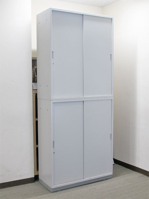 【美品】 スチール書庫 スチールキャビネット 上下書庫 引き違い書庫 スライド書庫 引戸書庫 引き戸書庫 引違い書庫 キャビネット 本棚 書棚 ユニット書庫 保管庫 収納庫 イトーキ ITOKI シンライン THIN LINE 国産 【中古オフィス家具】【中古】 - 画像 (2)