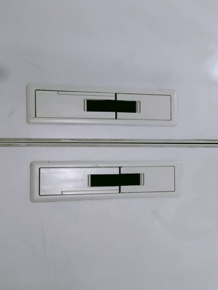 【送料無料 東京地区限定】 【大量入荷】 4人用 開業セット デスクセット 片袖机 片袖デスク オフィスデスク スチールデスク 事務机 事務デスク 平机 デスクワゴン サイドワゴン キャスターワゴン 4台セット コクヨ BS 国産 W1200×D700×H700 【中古オフィス家具】【中古】 - 画像 (10)