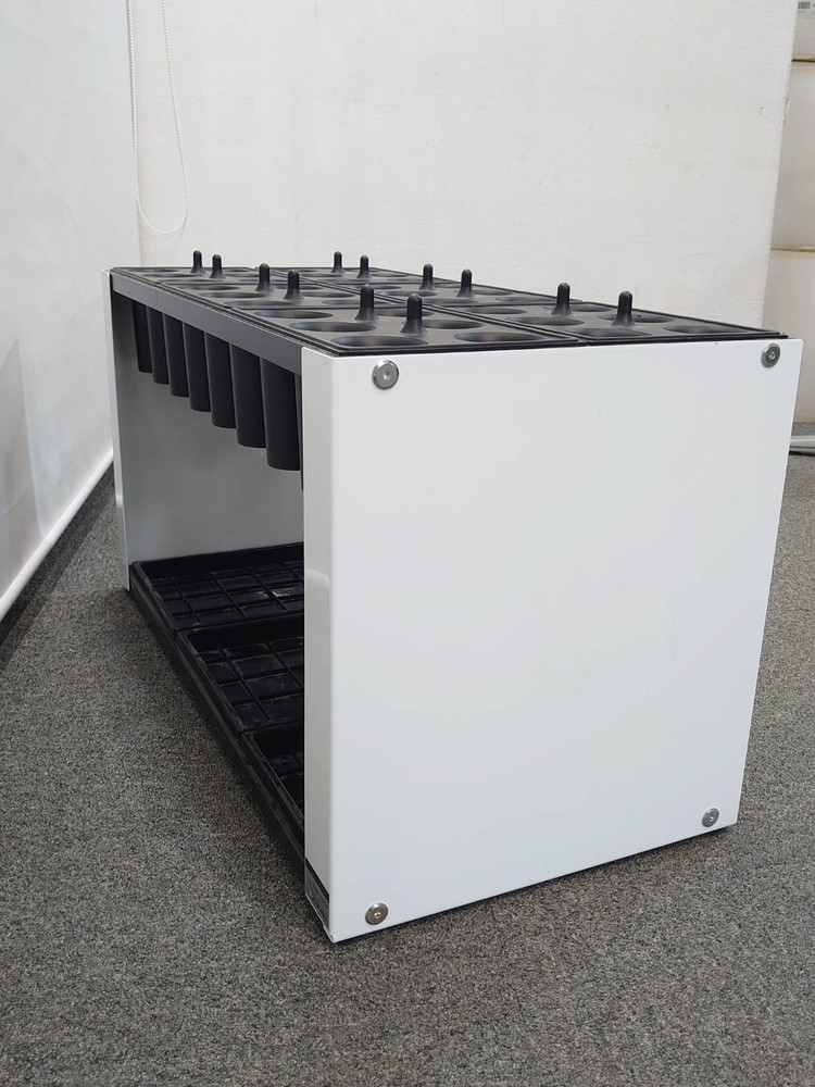 アンブレラホルダー アンブレラスタンド アンブレララック レイングッズ オフィス用傘立て 業務用傘立て オフィス用カサ立て 業務用カサ立て イトーキ ITOKI 傘立て カサ立て 傘たて 36人用 本用 傘立 カサたて かさ立て ホワイト色 36マス 36本 36本立【中古オフィス家具】【中古】 - 画像 (4)