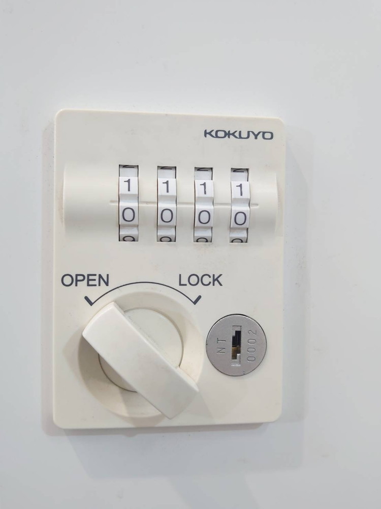 コクヨ エディア 4人用ロッカー パーソナルロッカー 投函口付き メールボックス BWUH-RN4XM69SAW 貴重品ロッカー ダイヤル錠タイプ KOKUYO EDIA 国産 【中古オフィス家具】【中古】 - 画像 (5)