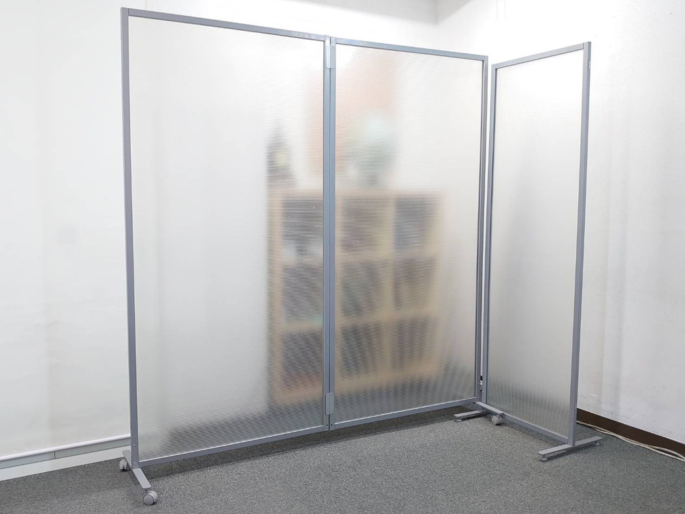 【送料無料 東京地区限定】 自立式パーティション 3枚セット パーティション パーテーション 半透明 自立式 脚付き 自立パーティション 自立パーテーション 衝立 ついたて 間仕切り 【中古オフィス家具】【中古】 - 画像 (2)
